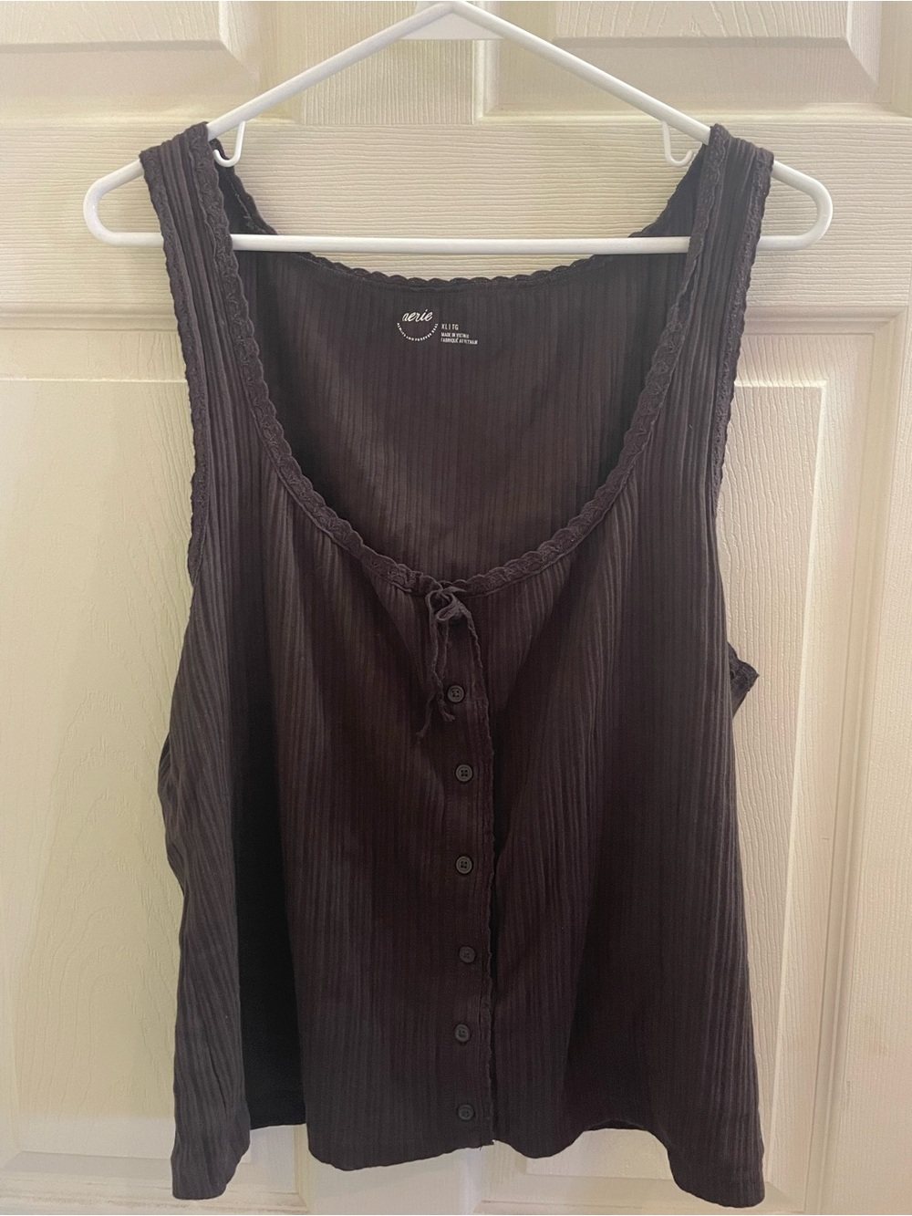 Sleeveless Button-Front Tank Top - Black and Brown